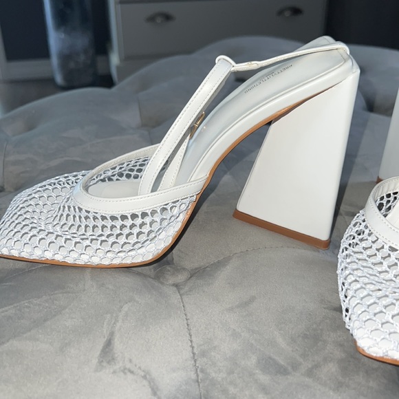 White sandals - Picture 3 of 4